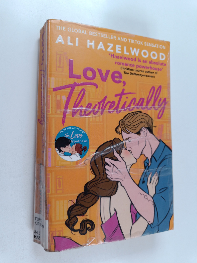 Ali Hazelwood : Love, theoretically