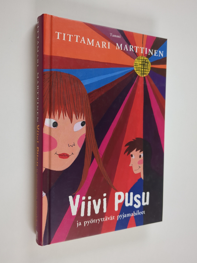 Tittamari Marttinen : Viivi Pusu ja pyörryttävät pyjamabi...