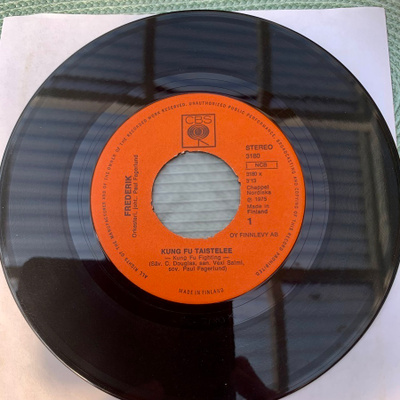 FREDERIK: Kung Fu taistelee * East Virginia . * FIN 1975