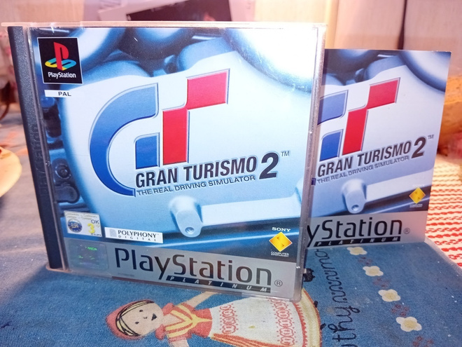 2 levyn PS1 : Gran Turismo 2 ( Platinum  ) SIS POSTIKULU