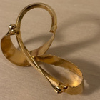 Rintaneula helmellä 1960-luvulta, koko n 5 cm x 3,8 cm! - pikkukuva 3