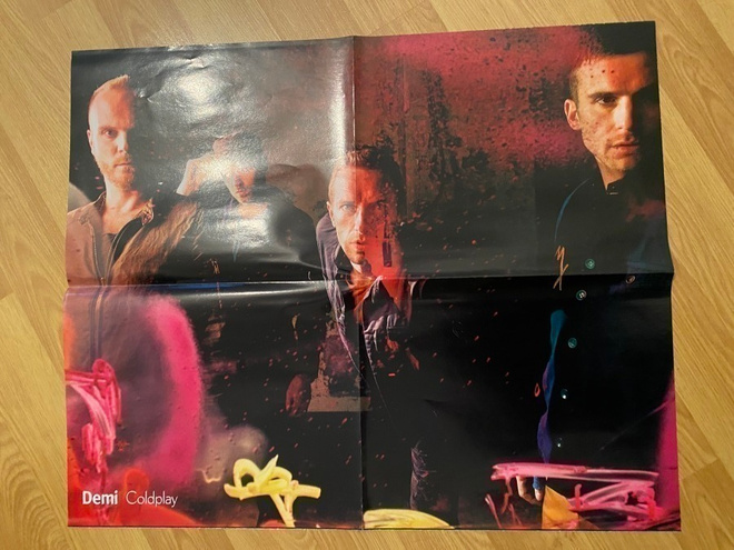 Coldplay juliste ja keikan pahviset lasit
