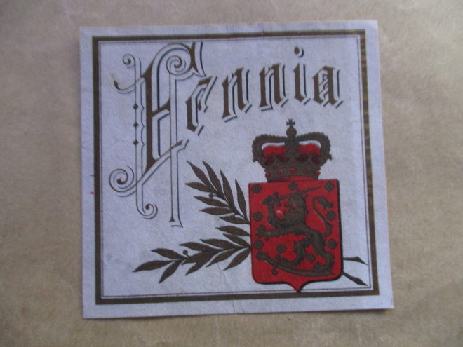FENNIA TUPAKKA ETIKETTI  (K16-S24)