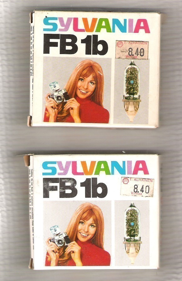 Sylvania  1b, kaksi rasiaa, salama, 19 lamppua.