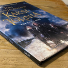 TARU SORMUSTEN HERRASTA, KAKSI TORNIA, kuvitettu opas - pikkukuva 3