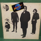 STRANGLERS - BLACK AND WHITE - EI LEVYÄ!! KANSI + NIMMAIRIT - pikkukuva 1