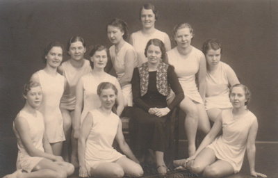 NAISVOIMISTELIJAT 10 VUOTISJUHLA 1938 - MV