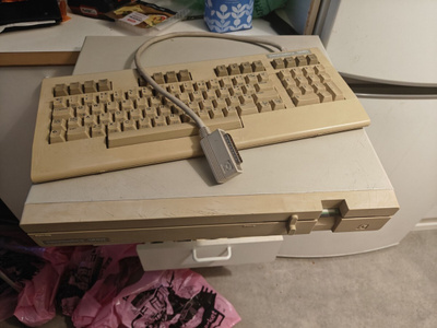 C128D DCR + näppäimistö