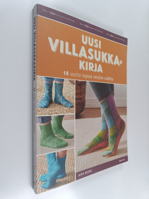 Ann Budd : Uusi villasukkakirja : 18 uutta tapaa neuloa s...