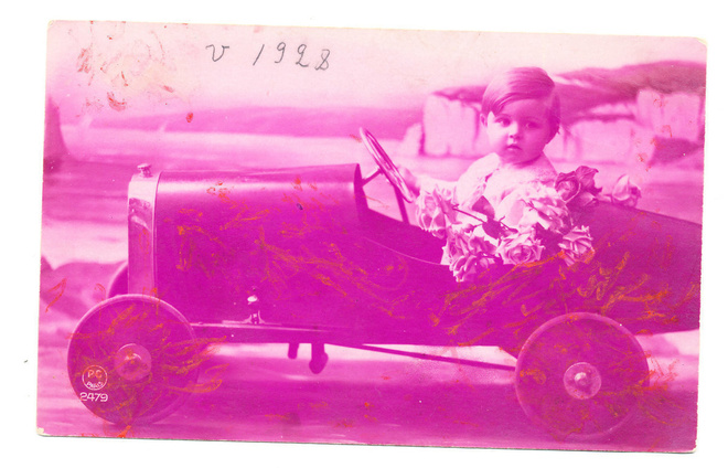 Poika polkuautossa - 1928