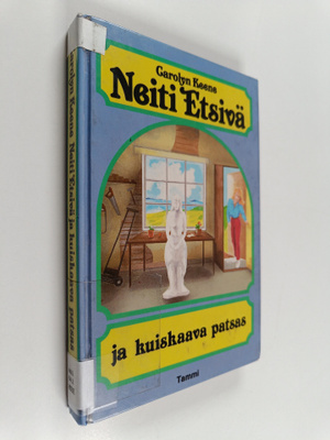 Carolyn Keene : Neiti Etsivä ja kuiskaava patsas