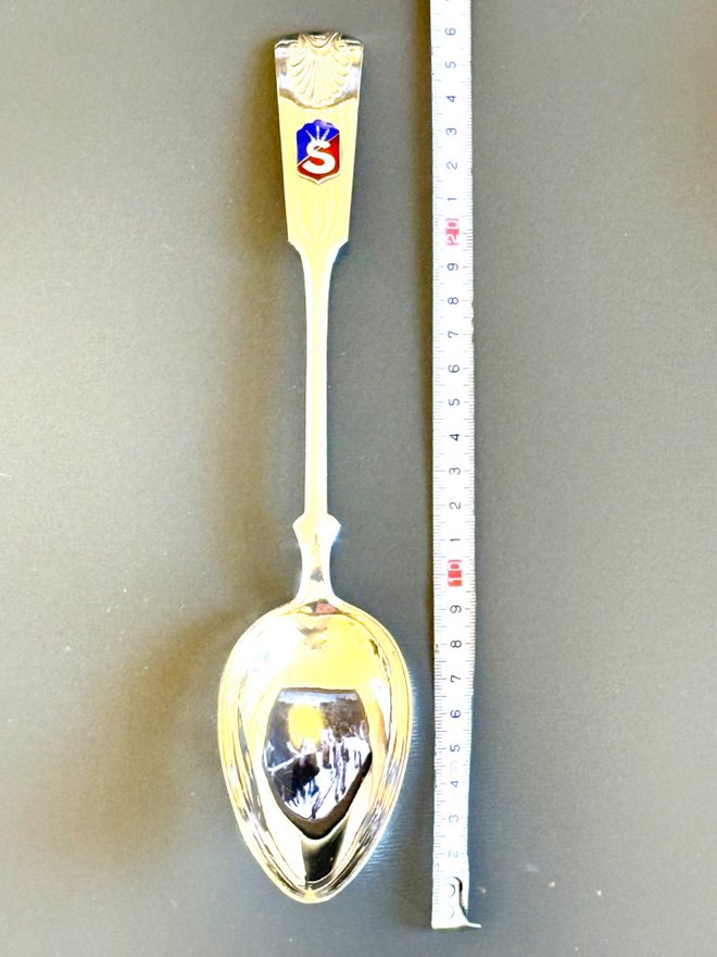 Suojeluskuntalusikka v. 1930, 813 hopeaa. 25,6 cm, 93 gramma