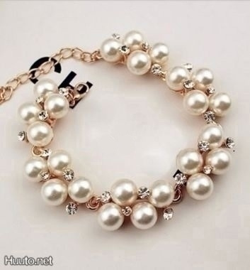 952 .. Fashion White Crystal Helmet Kaunis .. Rannekoru