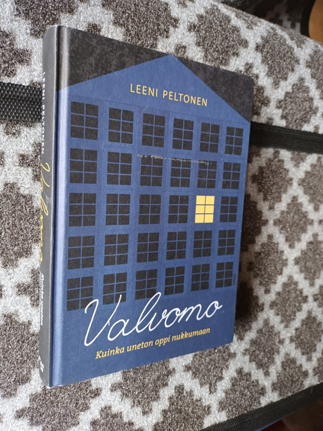 Leeni Peltonen:  Valvomo. Kuinka uneton oppi nukkumaan