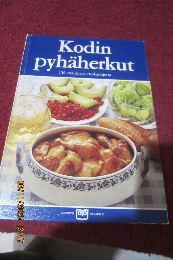 Kodin pyhäherkut 156 maittavaa ruokaohjetta.