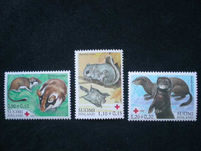 Postituore sarja Punainen Risti 1982 - LaPe 911-913 **