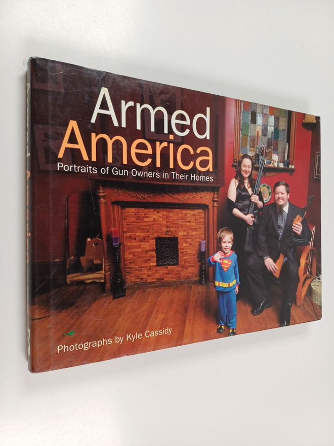 Armed america : portraits of gun owners in their homes
