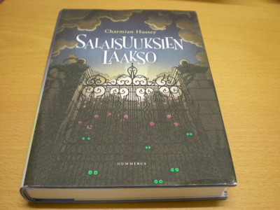 Charmian Hussey: Salaisuuksien laakso