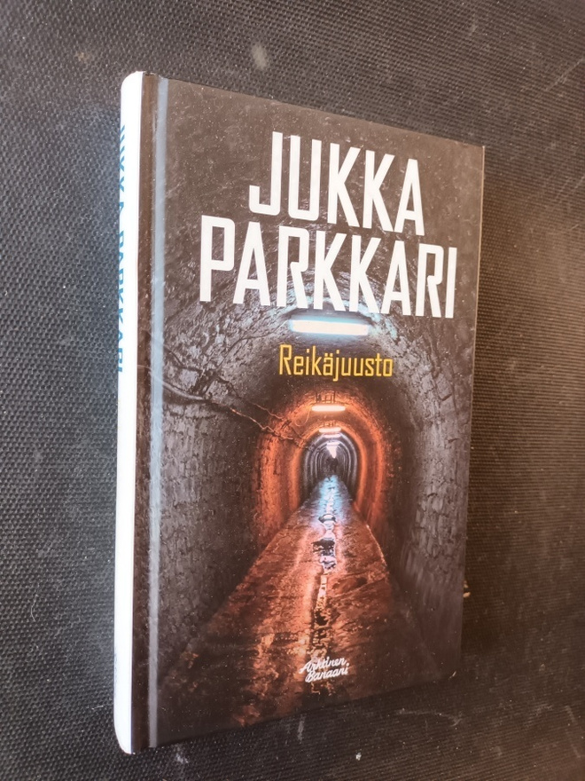 Jukka Parkkari: Reikäjuusto