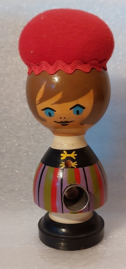 Vintage puinen ' neulatyynynukke '! 1.