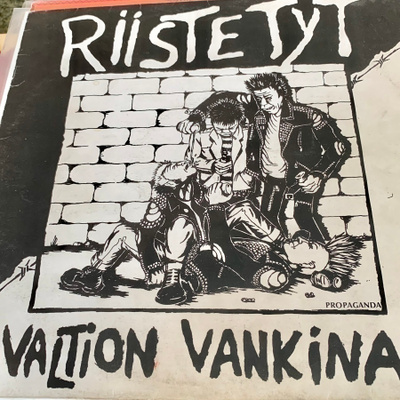 RIISTETYT: Valtion vankina. *FIN 1982* original