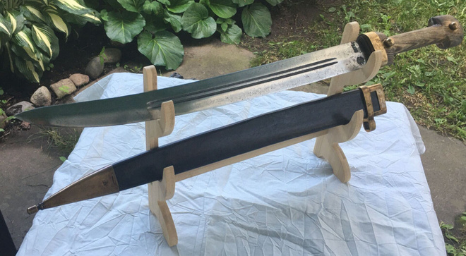 Tikari / Miekka / Taisteluveitsi - 63cm. (teline+15,00.)