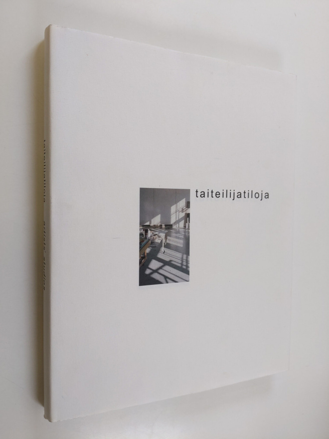 Jussi Tiainen : Taiteilijatiloja = Artists' studios