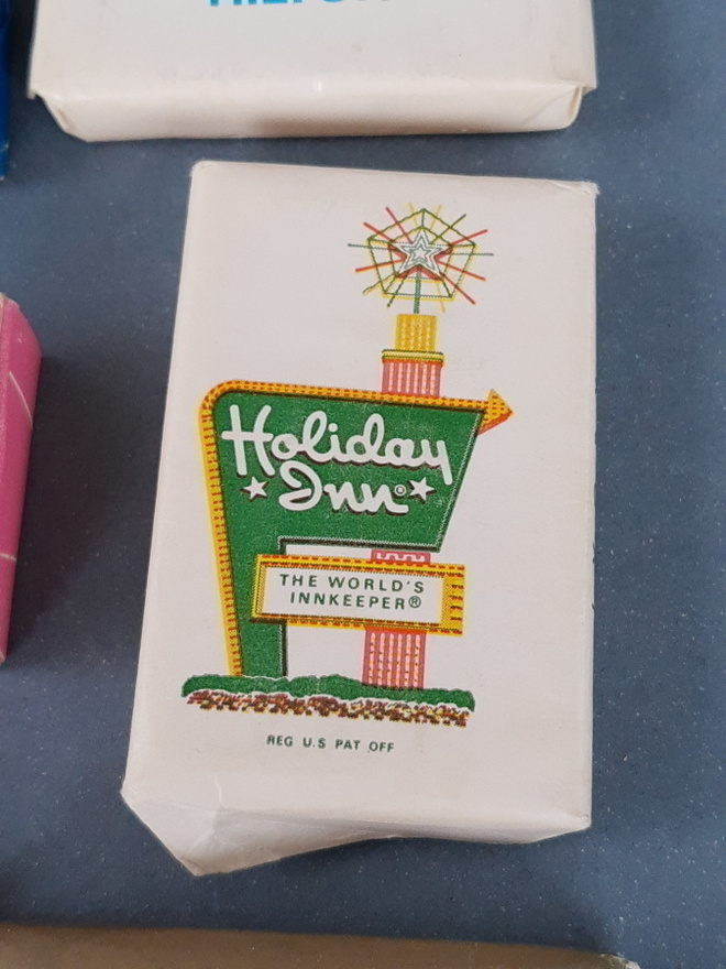 Holiday Inn  HOTELLI SAIPPUA Ivory  1970 -luku