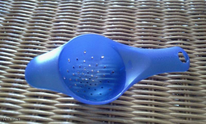 Tupperware MINI SIIVILÄ SININEN / TEESIHTI / minilävikkö