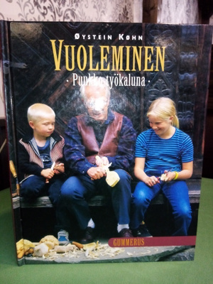 Köhn : Vuoleminen puukko työkaluna ( SIS POSTIKULU)