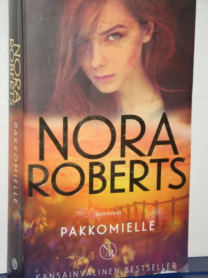Nora Roberts : PAKKOMIELLE