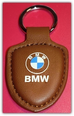 Pieni nahkainen ruskea BMW avaimenperä