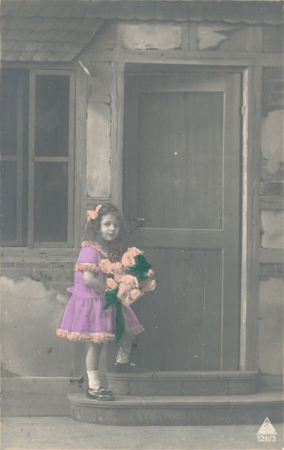 Tyttönen ovella - kulk. 1927