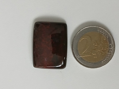 Vanhassa veriagaatissa on punaisia pisteitä, jotka näyttävät