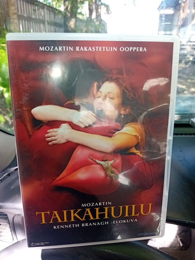 DVD Mozartin Taikahuilu  ( SIS POSTIKULU  )