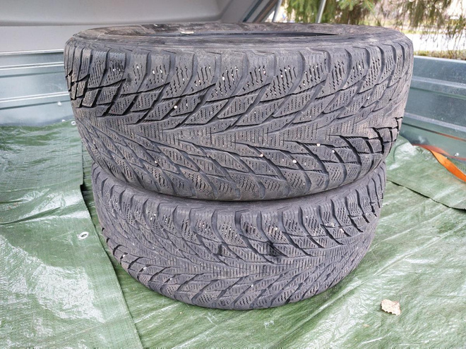 Kitkarenkaat 225/55R17 Nokia (2 kpl)