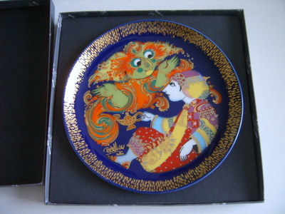 Rosenthal, Björn Wiinblad -lautanen ALADDIN JA TAIKALAMPPU
