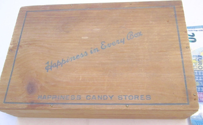 VANHA Karkkirasia USA Happiness Boston Neck Box 1920-l Puuta