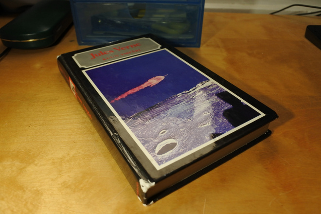 Jules Verne: Kuun ympäri, sidottu, hyvä