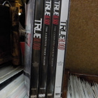 TRUE BLOOD - KAUDET 1-4 DVD-BOKSI - pikkukuva 3