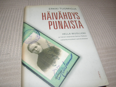 Erkki Tuomioja Häivähdys punaista -sid