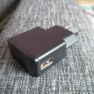 Sony laturi