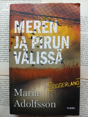 Maria Adolfsson - Meren ja pirun välissä (sid.)