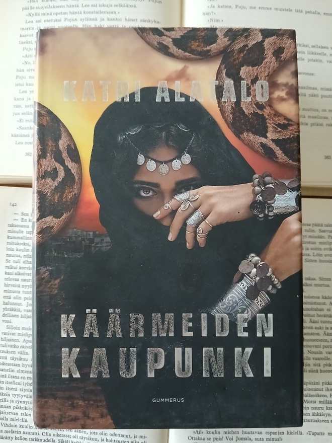 Katri Alatalo - Käärmeiden kaupunki (sid.)