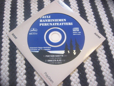 Pauli Hanhiniemen Perunateatteri - Pidetään sadetta (cds)