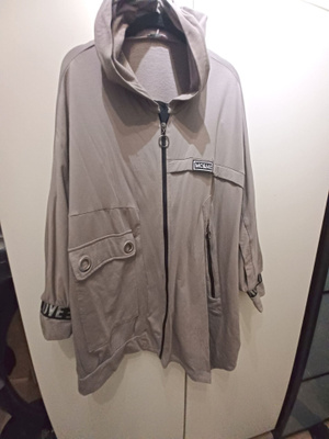 Takki huppari jacket pusakka uniikkeja yksityiskohtia