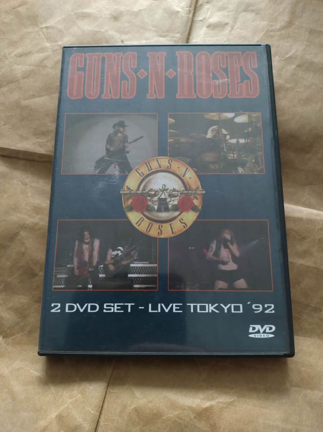 Guns n' Roses live Tokyo '92 (DVD) (2 levyä)