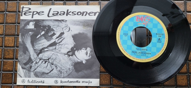 Pepe Laaksonen - Tulilientä / Kuutamolla-Maija (7")