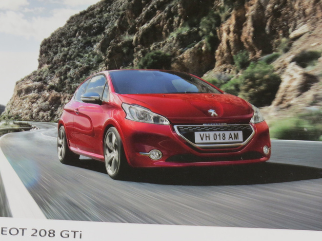 2013 Peugeot 208 GTI esite - KUIN UUSI suom - 24 sivua