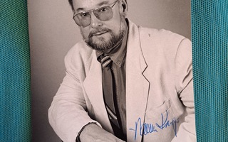Hannu Karpo nimikirjoitus valokuvalla